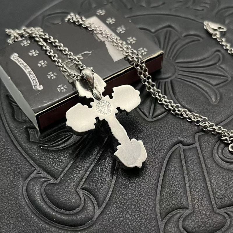 Ch*0me He**ts necklaces